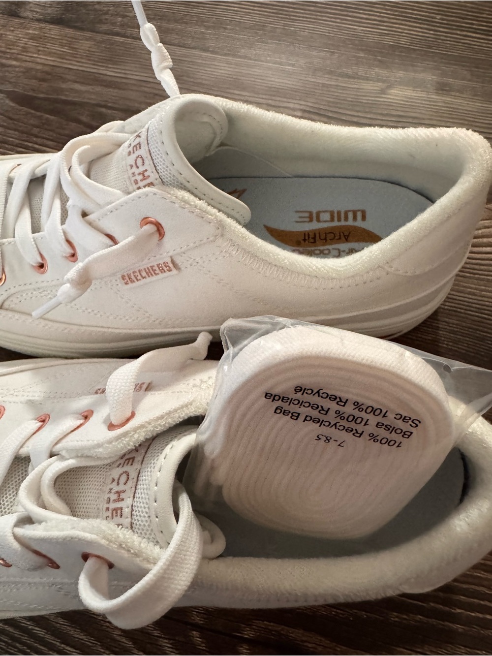 Skechers White Canvas Arch Fit Arcade-Meet ya There..Size 8, new no tags - Picture 12 of 12
